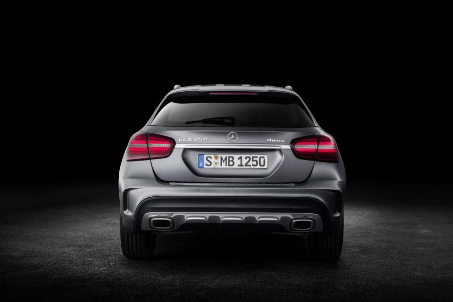  Mercedes-Benz GLA250 4Matic AMG Line 2017 года  (WW) (фото 3 из 13)